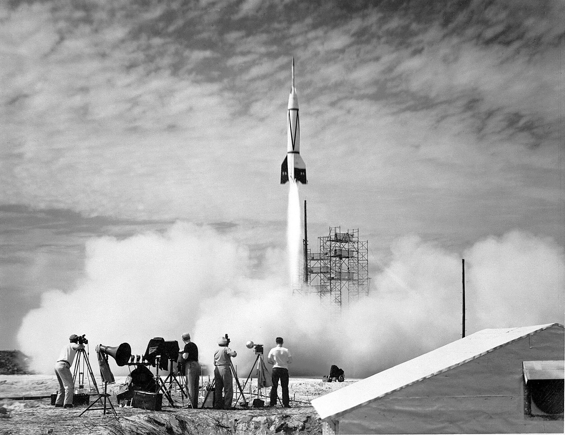 Bumper V-2 launching from Cape Canaveral on July 24, 1950 : the first rocket launch from the cape.