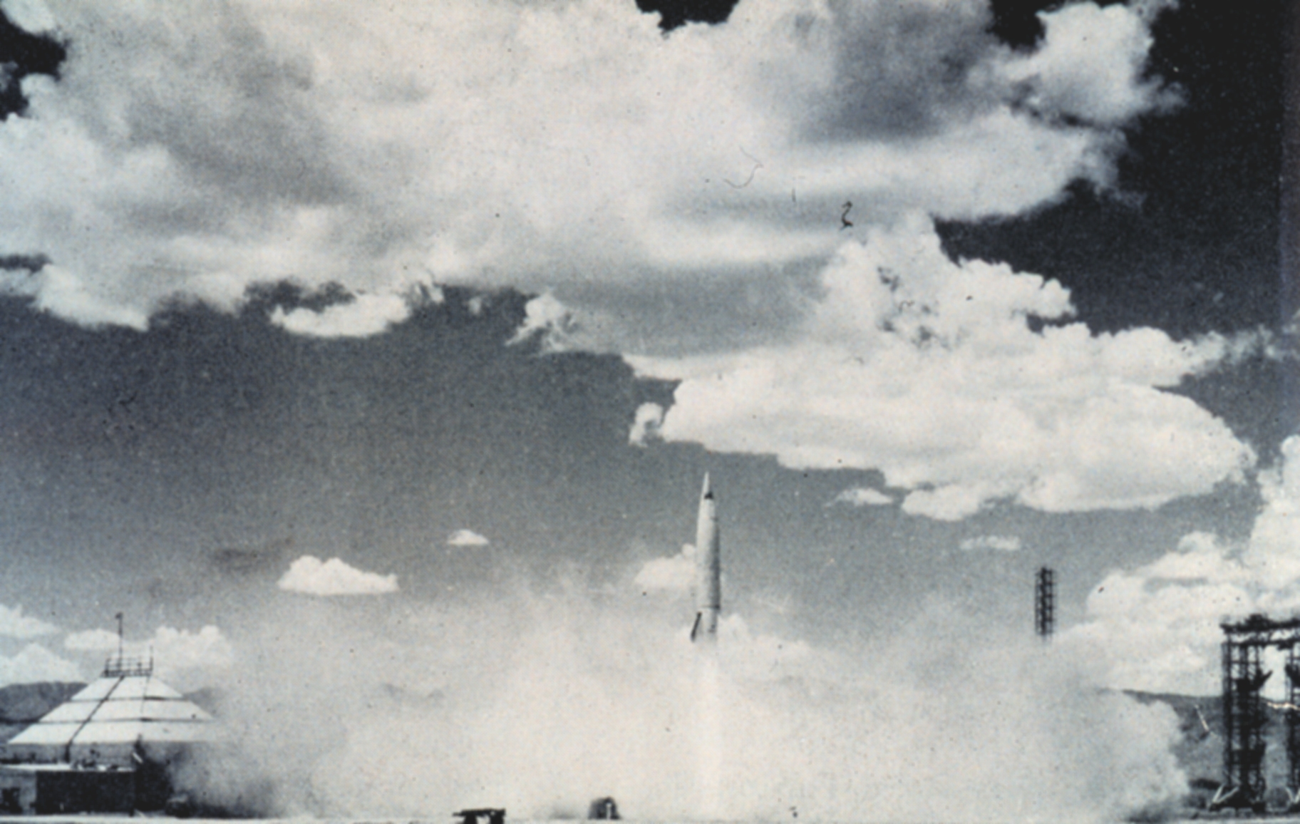 V-2 rocket launching, the first stage of the Bumper combined vehicle.